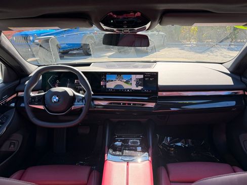 Used 2025 BMW 540i xDrive image 34