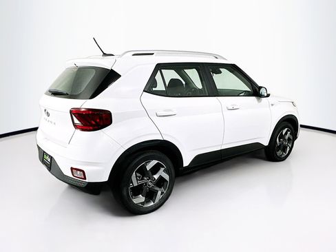 Used 2025 Hyundai Venue SEL FWD image 9