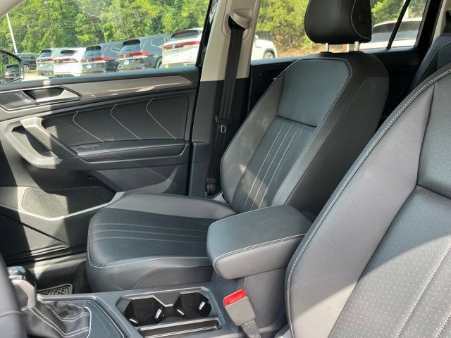 Used 2023 Volkswagen Tiguan SE FWD image 10