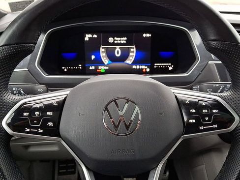 Used 2022 Volkswagen Tiguan SE R-Line image 21