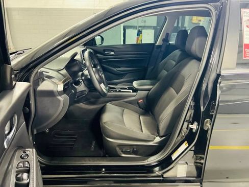 Used 2024 Nissan Altima 2.5 SV FWD image 21