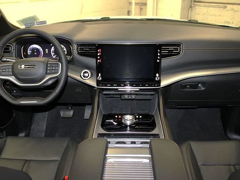 New 2026 Jeep Grand Wagoneer L 4WD image 9