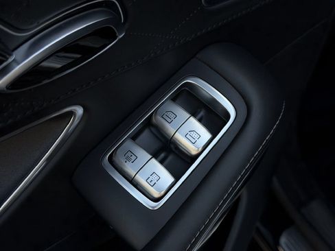 Used 2015 Mercedes-Benz S 63 AMG 4MATIC Sedan image 40
