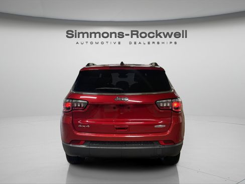 Used 2025 Jeep Compass Latitude AWD/4WD image 4