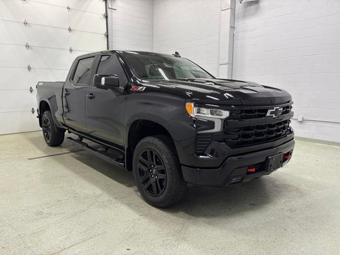 Used 2023 Chevrolet Silverado 1500 LT Trail Boss w/ LT Trail Boss Premium Package AWD/4WD image 2