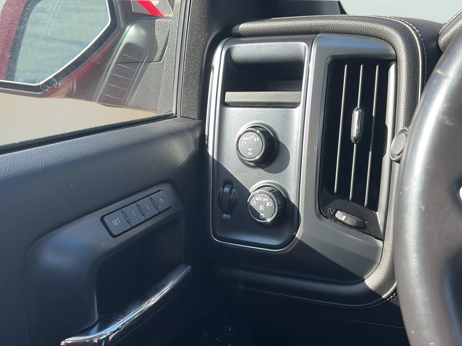 Used 2017 Chevrolet Silverado 1500 LTZ w/ Sport Package AWD/4WD image 17