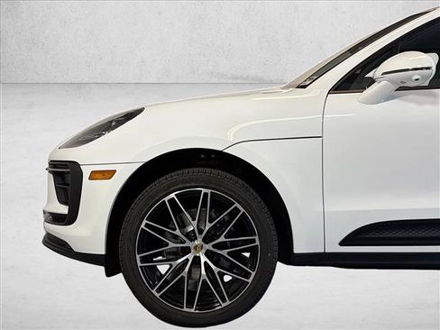 Certified 2026 Porsche Macan AWD/4WD image 28
