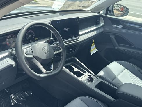 New 2026 Volkswagen Tiguan SE FWD image 14