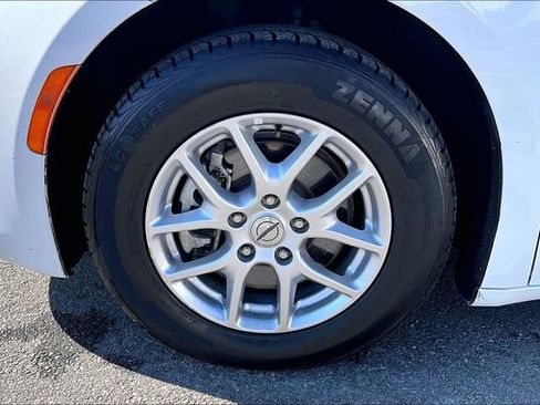 Used 2022 Chrysler Voyager LX image 8