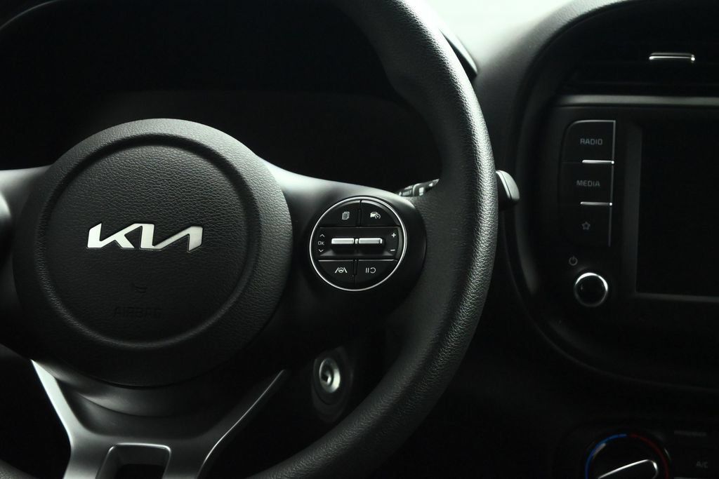 Used 2025 Kia Soul LX w/ LX Technology Package FWD image 44