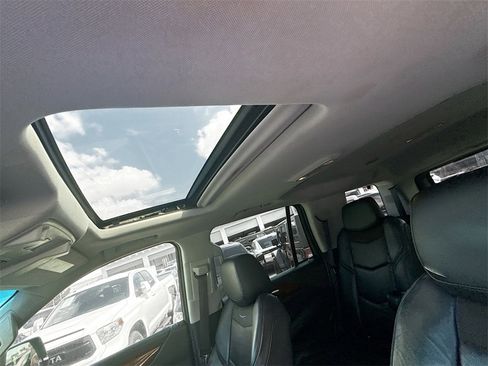 Used 2018 Cadillac Escalade Luxury image 24