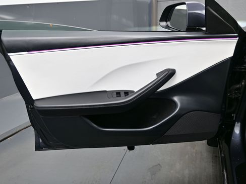 Used 2025 Tesla Model 3 Long Range RWD image 9