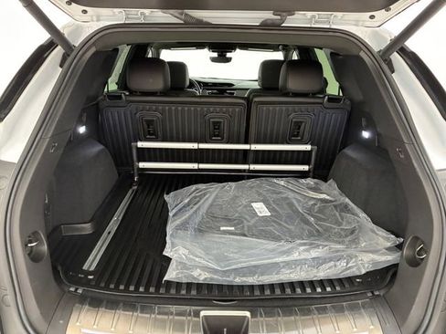 Certified 2024 Cadillac XT5 Sportv w/ Technology Package AWD/4WD image 17