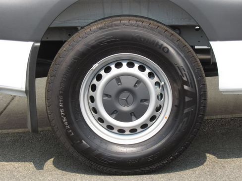 Used 2025 Mercedes-Benz Sprinter 2500 image 35
