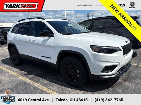 Used 2023 Jeep Cherokee Altitude Lux AWD/4WD image 1