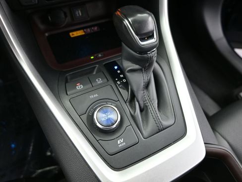 Used 2023 Toyota RAV4 Limited image 20