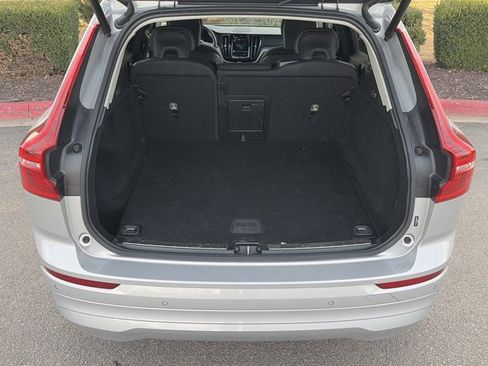 Used 2022 Volvo XC60 B5 Momentum image 6