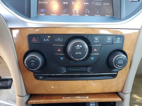 Used 2014 Chrysler 300 C image 25