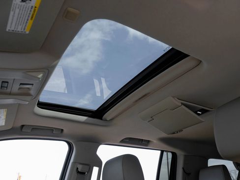 Used 2015 Chevrolet Suburban LTZ image 5