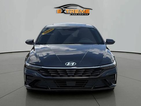 Used 2025 Hyundai Elantra SEL w/ Cargo Package FWD image 9
