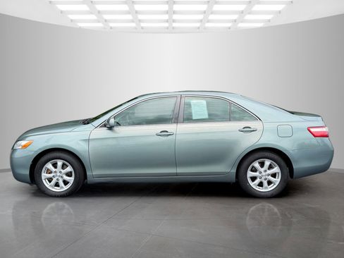 Used 2007 Toyota Camry LE FWD image 3