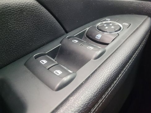 Used 2019 Ford Explorer XLT FWD image 27