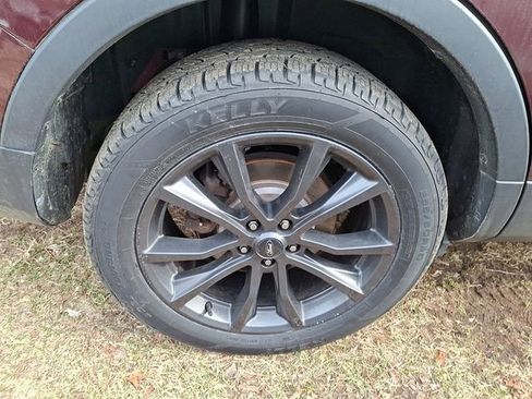 Certified 2018 Ford Explorer XLT w/ Equipment Group 202A image 9