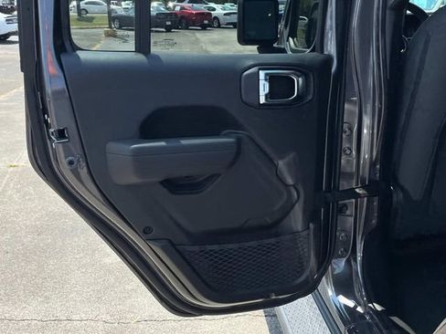 New 2025 Jeep Gladiator Sport image 7