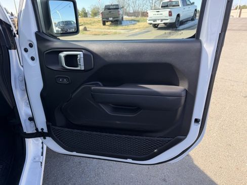 Used 2024 Jeep Gladiator Sport image 28