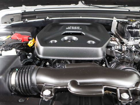 Used 2022 Jeep Wrangler Unlimited Sahara w/ Cold Weather Group image 30