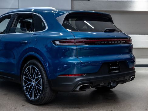 Certified 2025 Porsche Cayenne AWD/4WD image 26