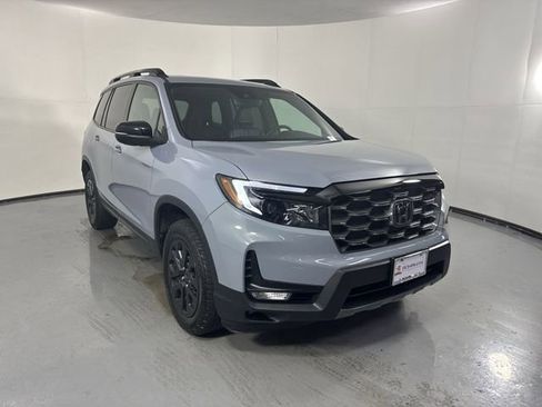 Used 2023 Honda Passport TrailSport image 3