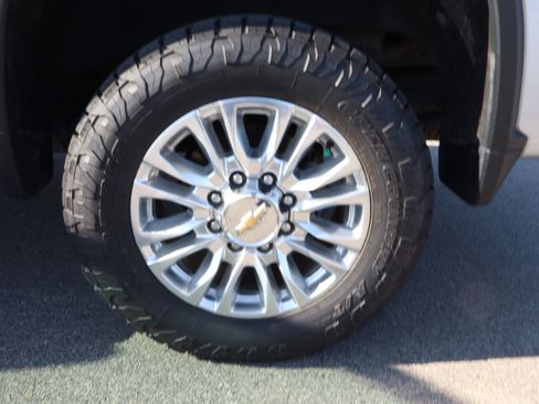 Used 2022 Chevrolet Silverado 2500 High Country w/ Safety Package II image 22
