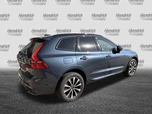 Used 2025 Volvo XC60 B5 Plus image 10