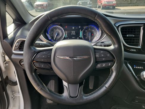 Used 2019 Chrysler Pacifica Touring-L Plus w/ Advanced Safetytec Group image 23