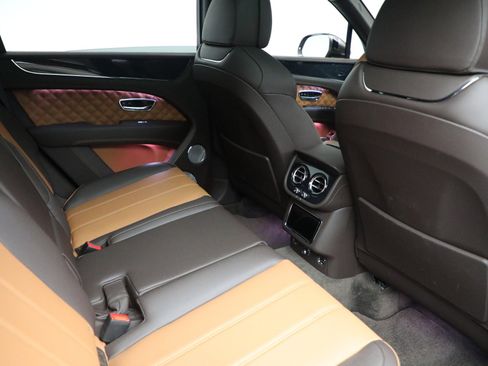 Certified 2021 Bentley Bentayga image 28