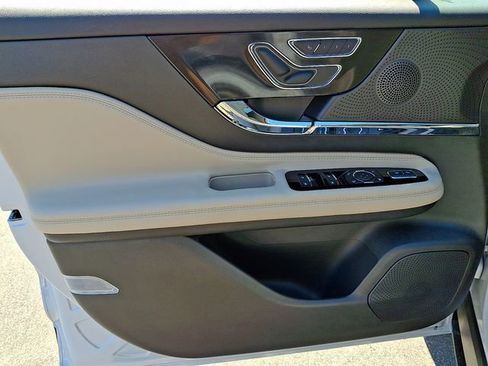 Certified 2025 Lincoln Corsair FWD w/ Equipment Group 101A image 12