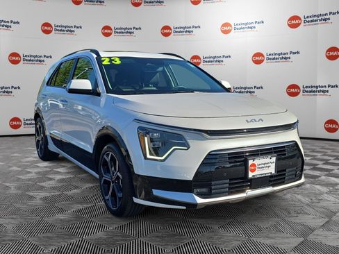 Used 2023 Kia Niro SX Touring FWD image 1