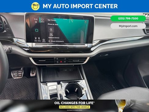 Used 2025 Volkswagen Atlas Peak Edition SE AWD/4WD image 19