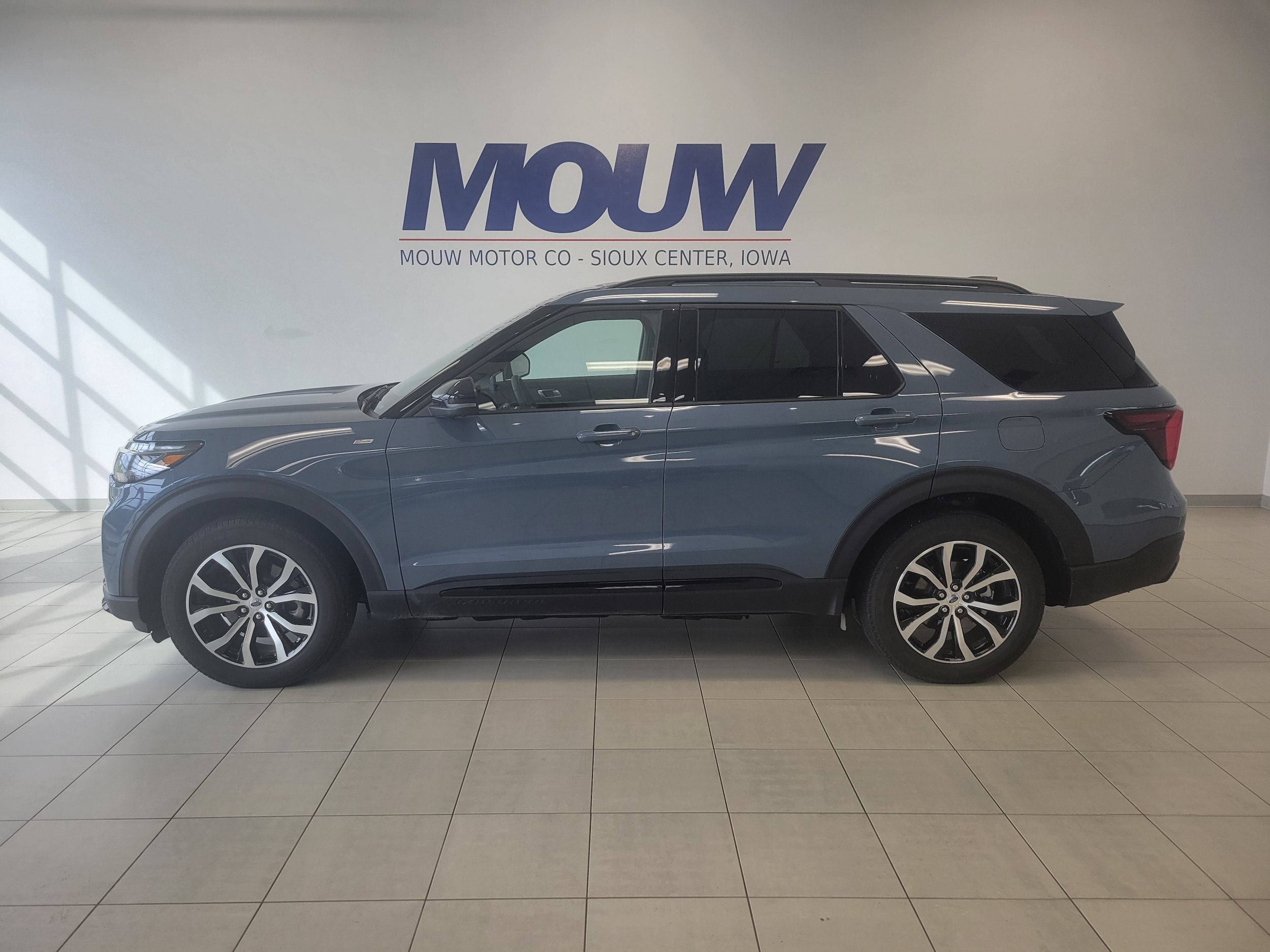 Used 2025 Ford Explorer ST-Line AWD/4WD image 1
