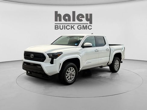 Used 2025 Toyota Tacoma SR5 AWD/4WD image 1