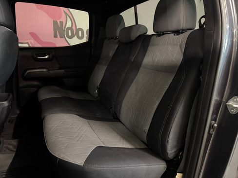 Used 2021 Toyota Tacoma TRD Off-Road image 21