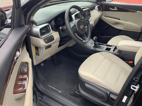Used 2017 Kia Sorento AWD image 12