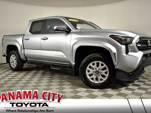 Certified 2024 Toyota Tacoma SR5 image 1