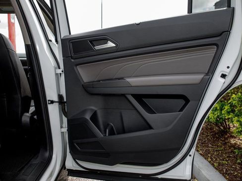 Used 2022 Volkswagen Atlas SE image 34