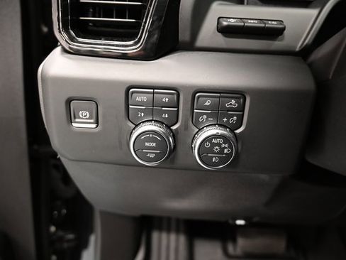 Used 2024 GMC Sierra 1500 AT4X image 29