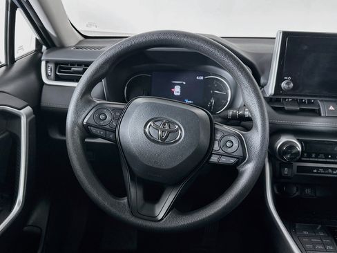 Used 2025 Toyota RAV4 XLE AWD/4WD image 18