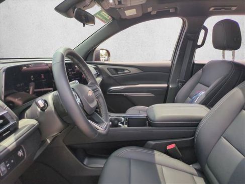 Used 2026 Chevrolet Traverse LT w/ Sun and Wheel Package FWD image 16