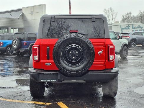 Used 2023 Ford Bronco Black Diamond image 6