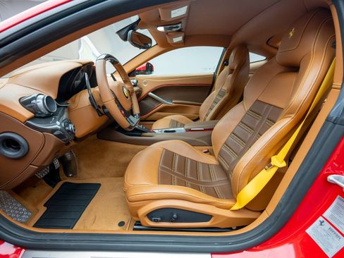 Used 2016 Ferrari F12 Berlinetta RWD image 10
